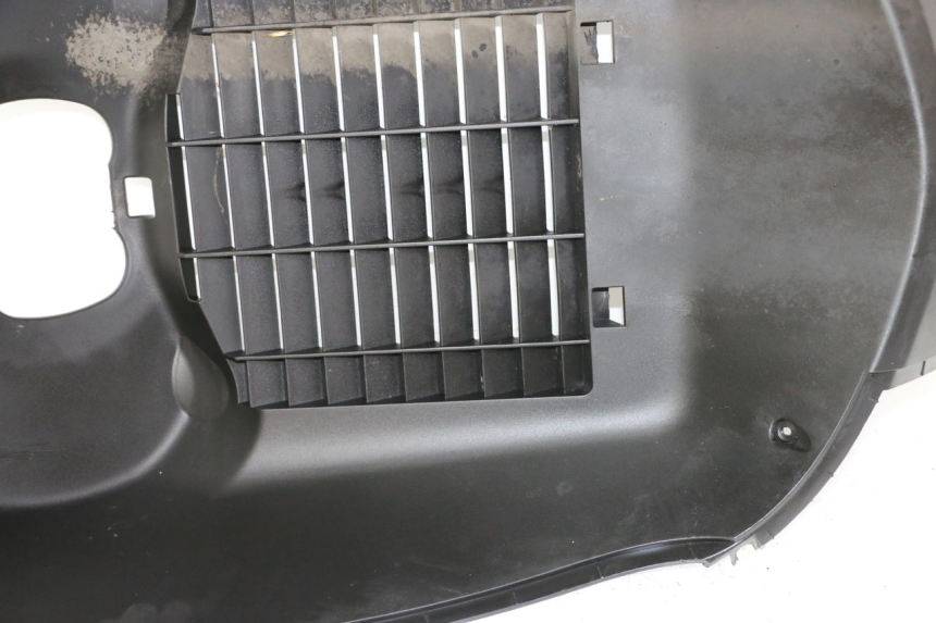 photo de RADIATOR GRILLE PEUGEOT SATELIS COMPRESSOR K15 125 (2006 - 2009) - Fixing points details