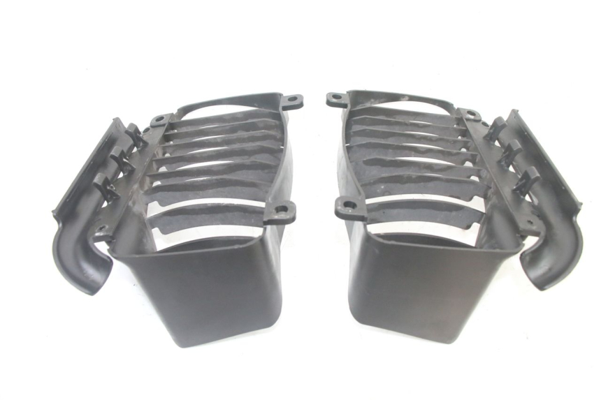 photo de RADIATOR GRILLE PIAGGIO VESPA GRANTURISMO 125 (2003 - 2007) - Alternative perspective