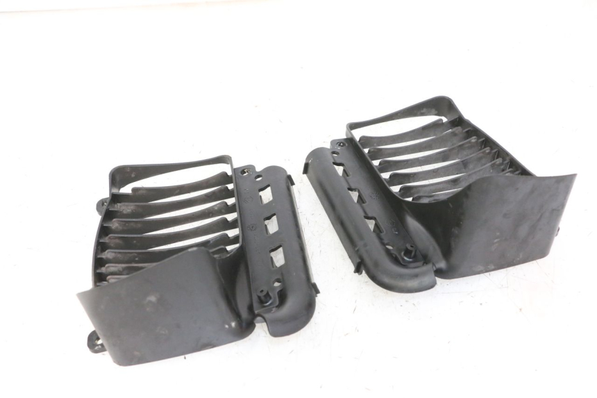 photo de RADIATOR COVER PIAGGIO VESPA GRANTURISMO 200 (2004 - 2005) - Alternative perspective