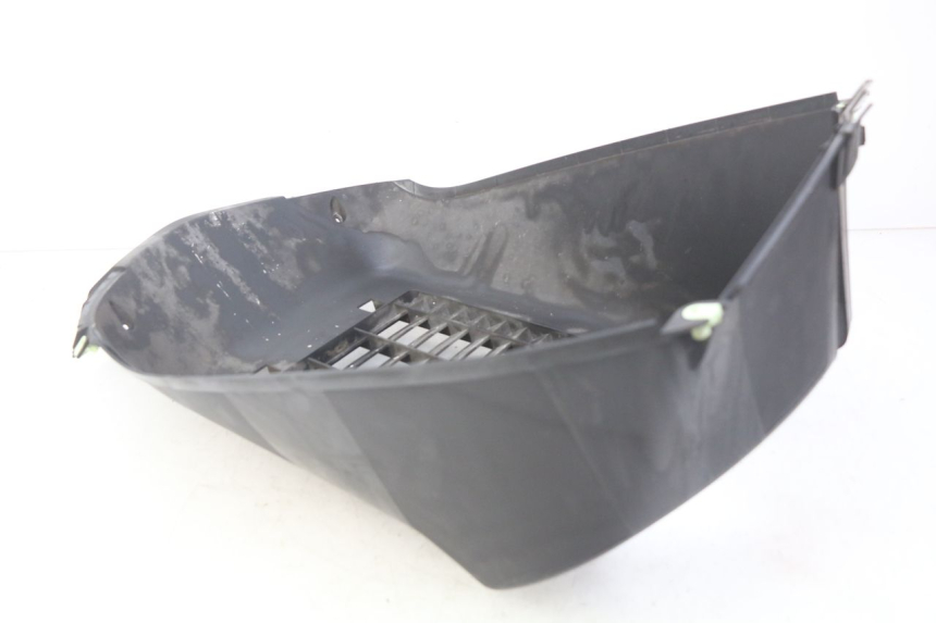 photo de RADIATOR GRILLE PEUGEOT SATELIS COMPRESSOR K15 125 (2006 - 2009) - Fixing points details