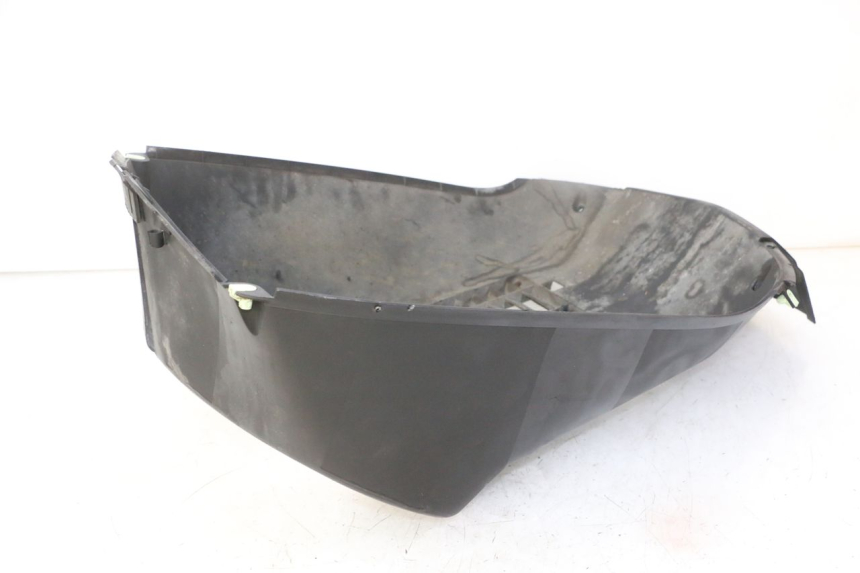 photo de RADIATOR COVER PEUGEOT SATELIS 125 (2013 - 2018) - Fixing points details