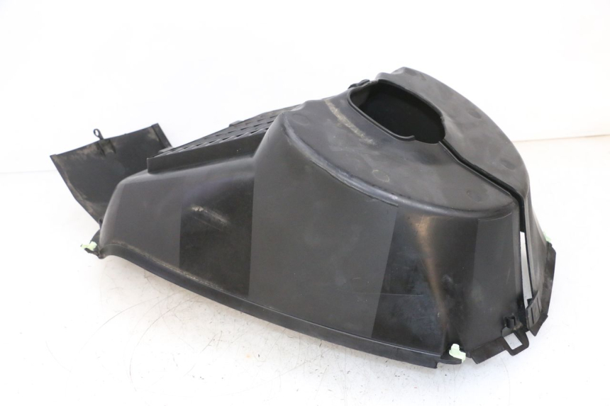 photo de RADIATOR COVER PEUGEOT SATELIS 125 (2013 - 2018) - Technical close-up