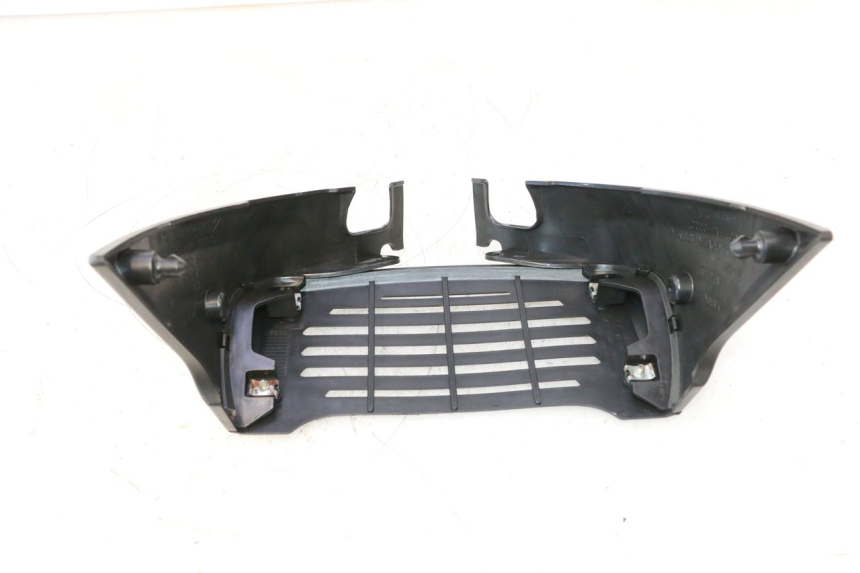 photo de RADIATOR COVER DAELIM VJ ROADWIN 125 (2004 - 2007) - Technical close-up