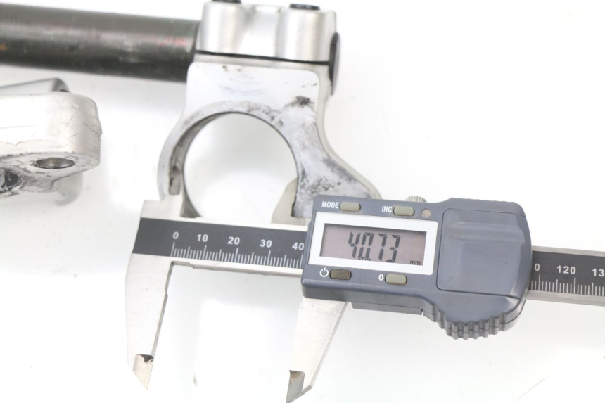 photo de HANDLEBAR SUZUKI GSXF GSX F 600 (1988 - 1997) - Zoom on usage condition