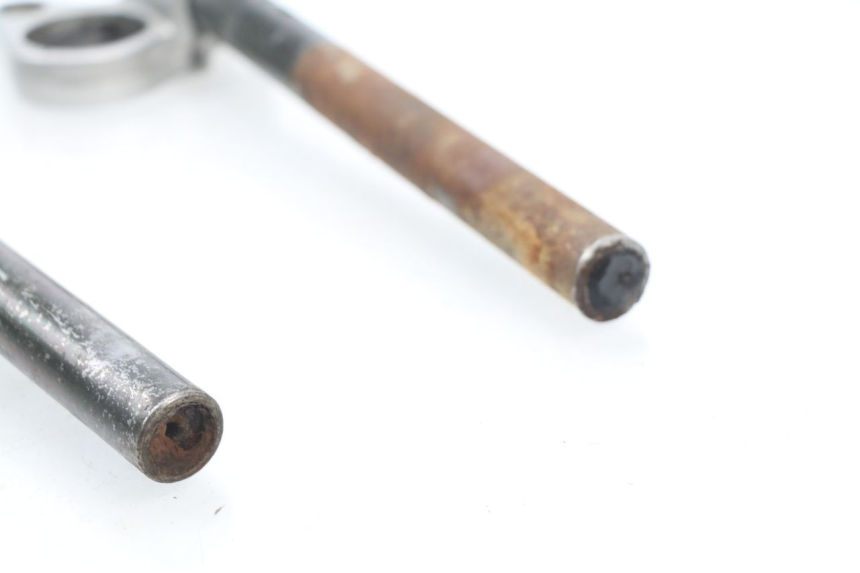 photo de HANDLEBAR SUZUKI GSXF GSX F 600 (1988 - 1997) - Fixing points details