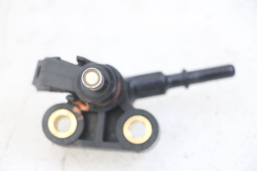 photo de FUEL INJECTOR HONDA CRF-F CRF F 110 (2019 - 2022) - Alternative perspective