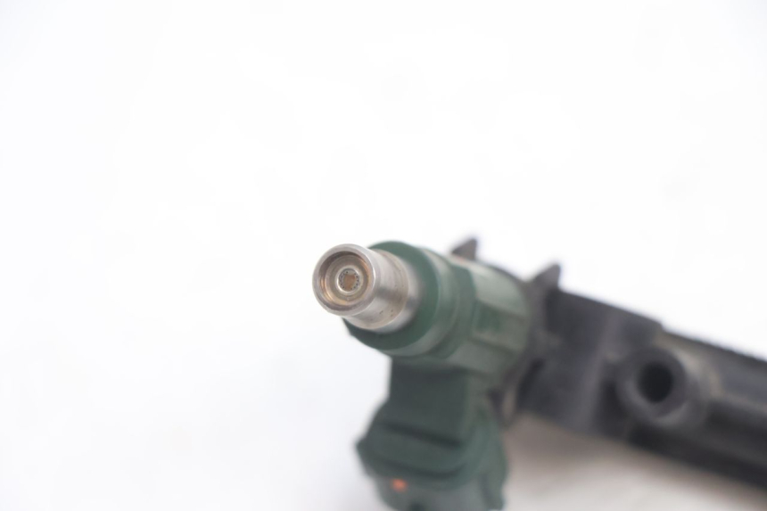 photo de FUEL INJECTOR KAWASAKI ER-6 ER6 N 650 (2005 - 2009) - Surface and material condition