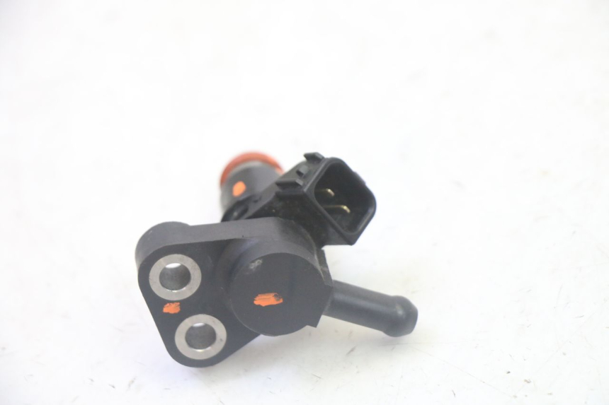 photo de INJECTOR HONDA FES S-WING SWING ABS 125 (2007 - 2015) - Alternative perspective