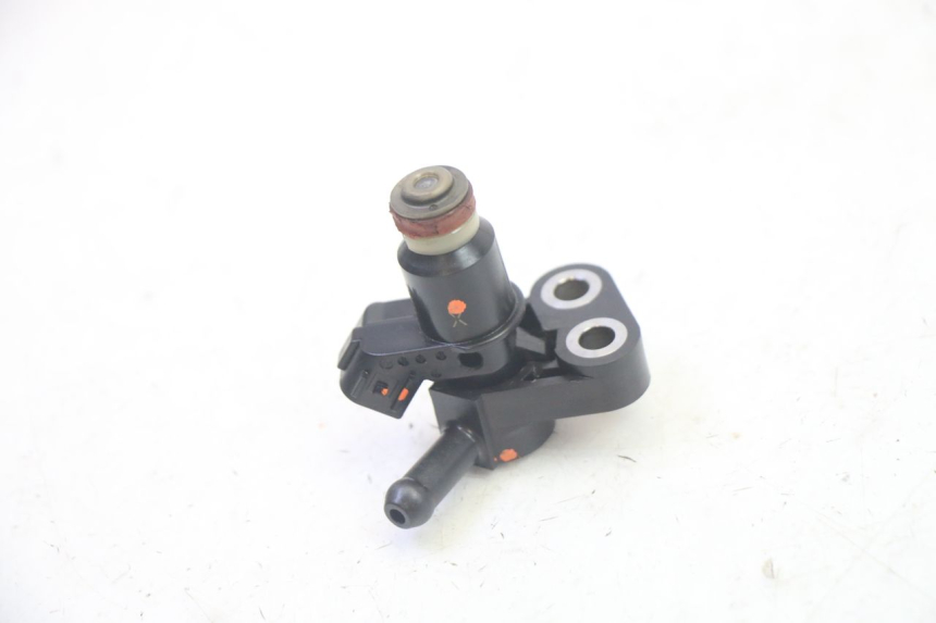 photo de INJECTOR HONDA FES S-WING SWING ABS 125 (2007 - 2015) - Alternative perspective