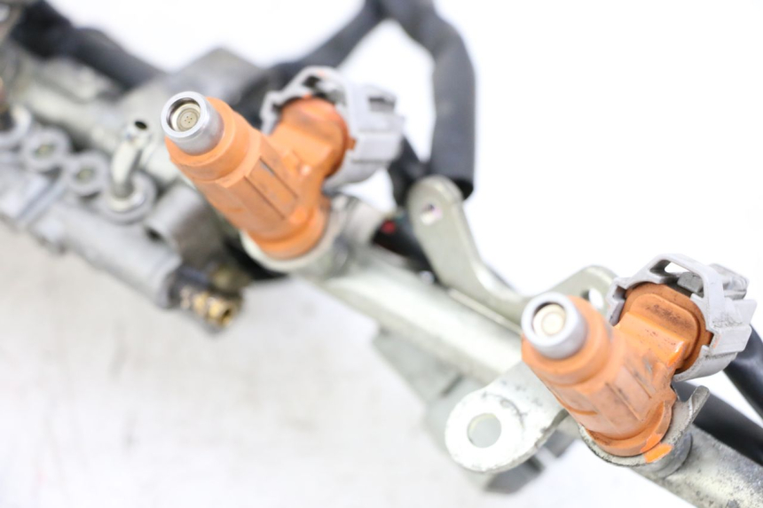 photo de FUEL INJECTOR YAMAHA FJR ABS 1300 (2006 - 2012) - Fixing points details