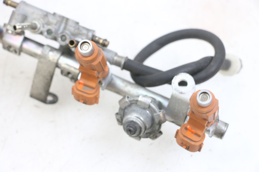 photo de FUEL INJECTOR YAMAHA FJR ABS 1300 (2006 - 2012) - Alternative perspective