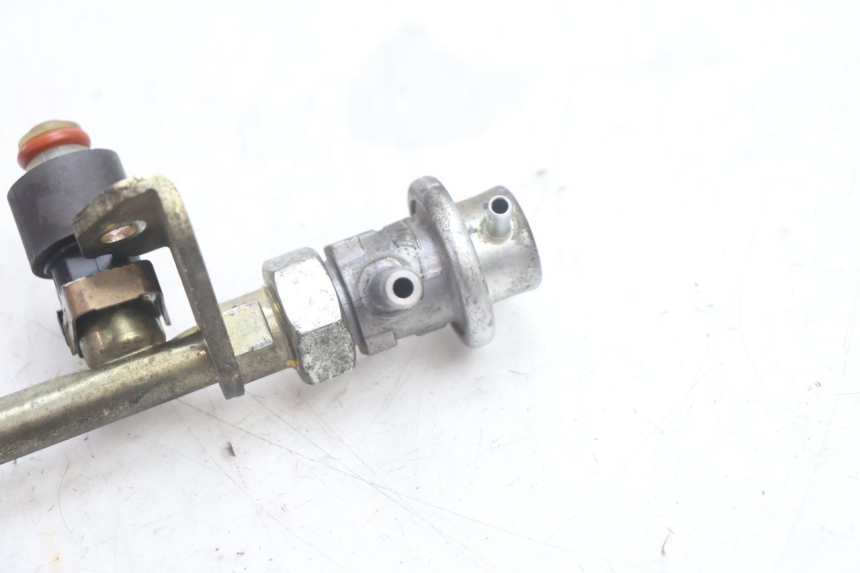photo de FUEL INJECTOR HONDA FJS SILVER WING SILVERWING 400 (2005 - 2008) - Alternative perspective