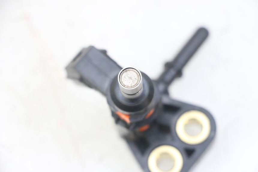 photo de FUEL INJECTOR HONDA FORZA ABS 300 (2013 - 2017) - Alternative perspective