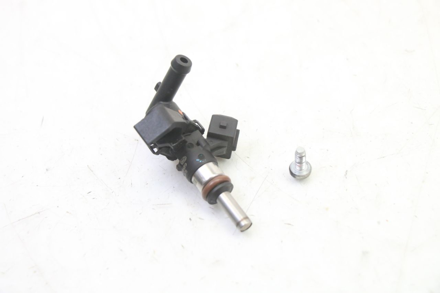 photo de FUEL INJECTOR BMW G310 R 310 (2016 - 2020) - Technical close-up