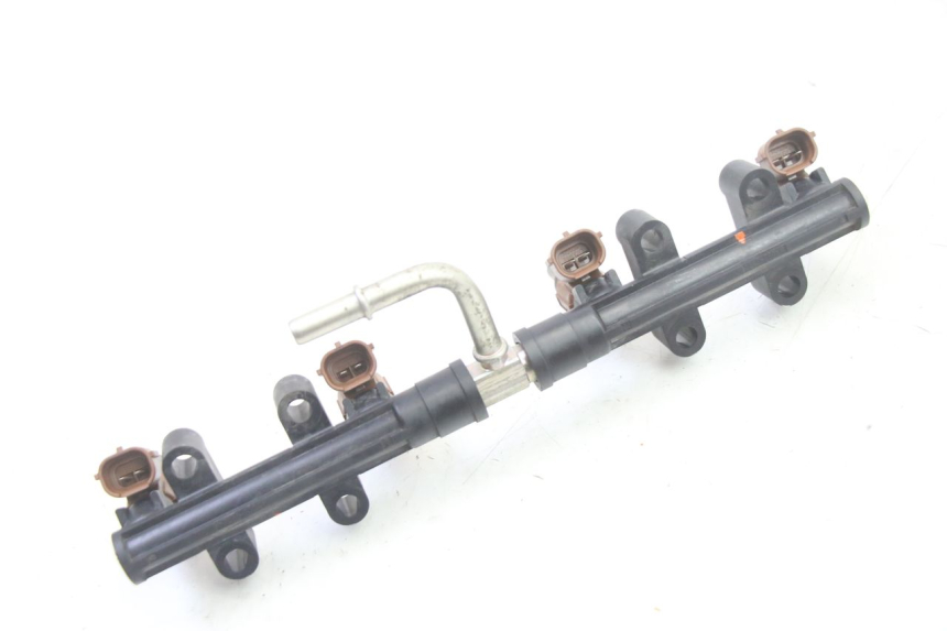 photo de FUEL INJECTOR SUZUKI GSR 750 (2011 - 2017) - Alternative perspective