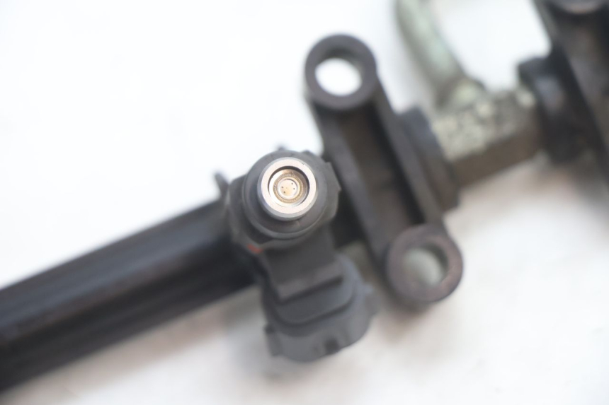 photo de FUEL INJECTOR SUZUKI GSR 600 (2005 - 2012) - Fixing points details