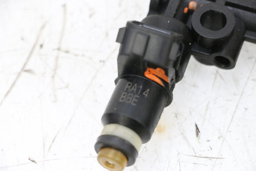 photo de FUEL INJECTOR SUZUKI GSXR GSX-R 1000 (2003 - 2004) - Alternative perspective