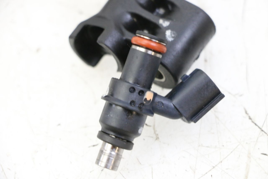 photo de FUEL INJECTOR SYM JOYMAX 250 (2013 - 2017) - Fixing points details