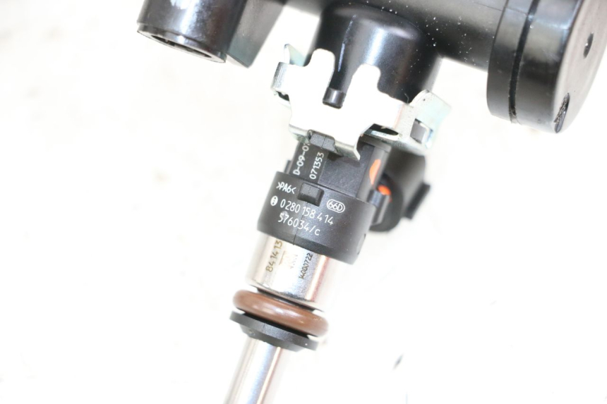 photo de FUEL INJECTOR ROYAL ENFIELD CONTINENTAL GT 650 (2019 - 2024) - Fixing points details