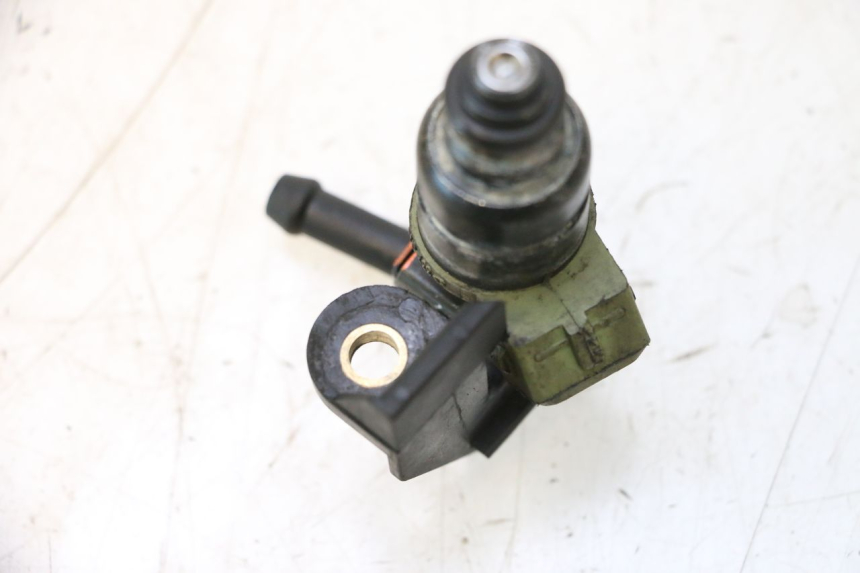 photo de FUEL INJECTOR PEUGEOT SATELIS COMPRESSOR K15 125 (2006 - 2009) - Alternative perspective