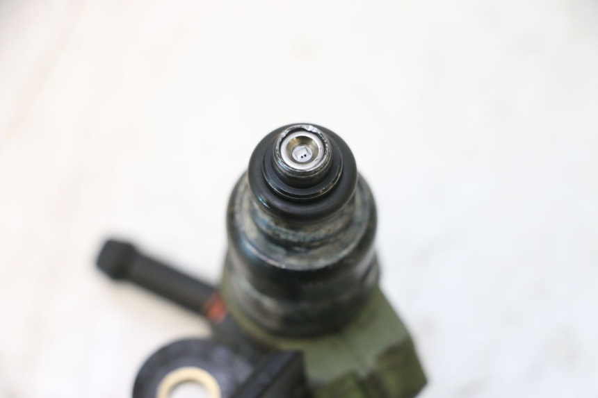 photo de FUEL INJECTOR PEUGEOT SATELIS COMPRESSOR K15 125 (2006 - 2009) - Technical close-up