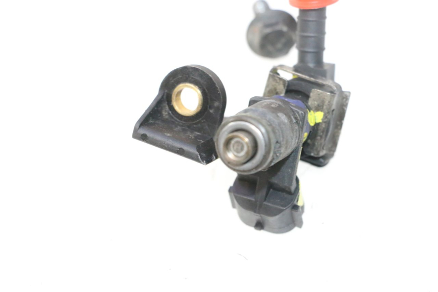 photo de INJECTOR PEUGEOT SATELIS 125 (2006 - 2009) - Alternative perspective