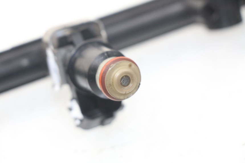 photo de FUEL INJECTOR TRIUMPH SPRINT ST ABS 1050 (2005 - 2007) - Surface and material condition