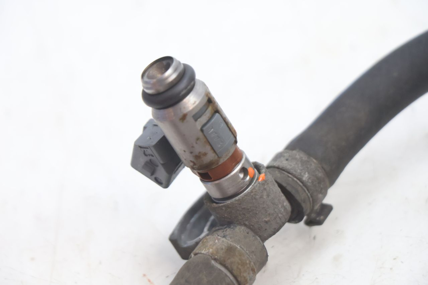 photo de FUEL INJECTOR DUCATI SS IE DS CARENEE 1000 (2002 - 2006) - Alternative perspective