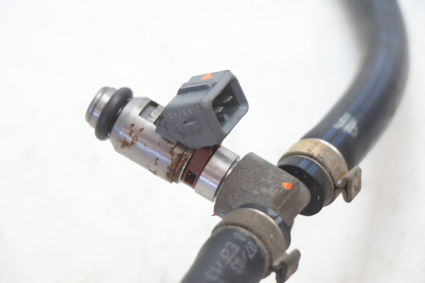 photo de FUEL INJECTOR DUCATI SS IE DS CARENEE 1000 (2002 - 2006) - Surface and material condition