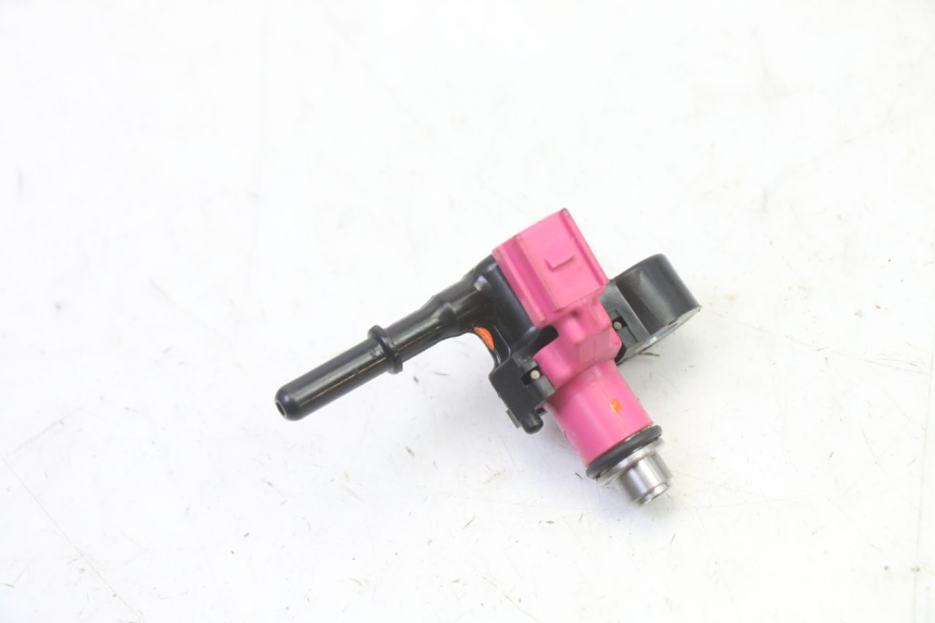 photo de FUEL INJECTOR YAMAHA XMAX X-MAX 125 (2021 - 2025) - Technical close-up