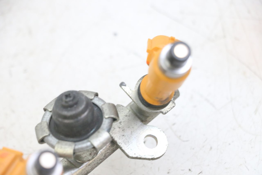 photo de FUEL INJECTOR YAMAHA XJ6 ABS 600 (2008 - 2016) - Alternative perspective