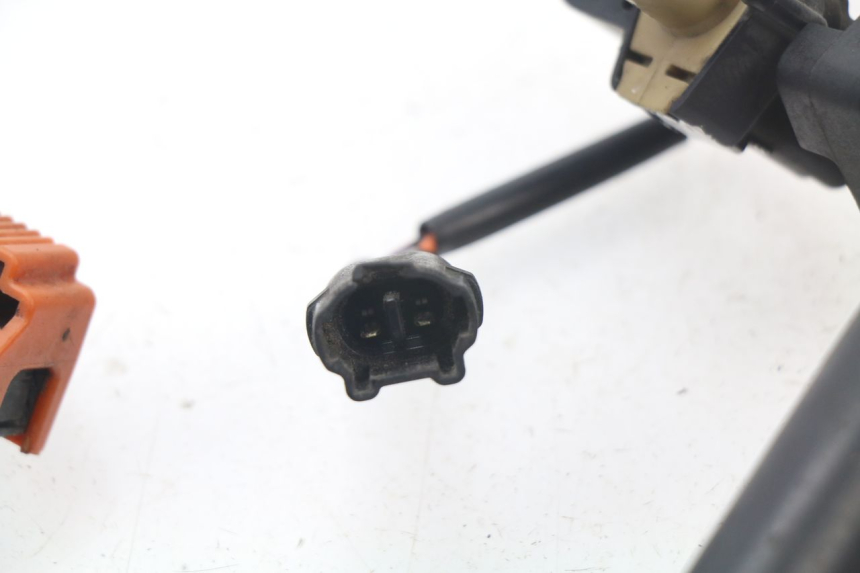 photo de FUEL INJECTOR YAMAHA YBR 125 (2007 - 2009) - Distinctive features