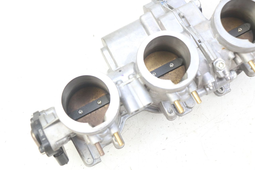 photo de INJECTION HONDA CB R 1000 (2018 - 2023) - Fixing points details