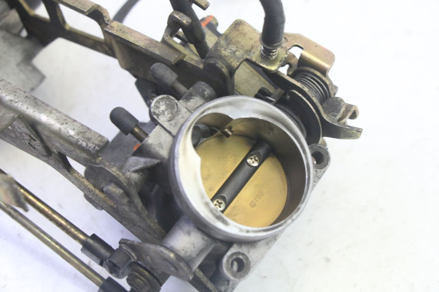 photo de INJECTION THROTTLE BODIES SUZUKI DL V STROM 1000 (2002 - 2007) - Alternative perspective