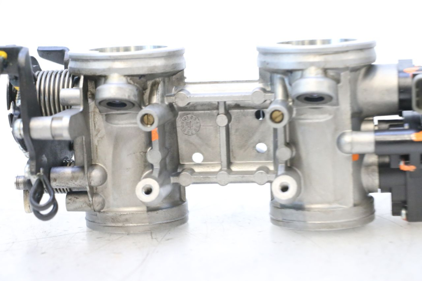 photo de INJECTION THROTTLE BODIES KAWASAKI ER-6 ER6 F ABS 650 (2012 - 2016) - Checked used part