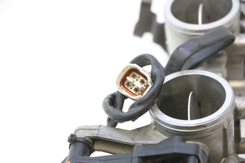 photo de INJECTION THROTTLE BODIES KAWASAKI ER-6 ER6 N 650 (2005 - 2009) - Fixing points details