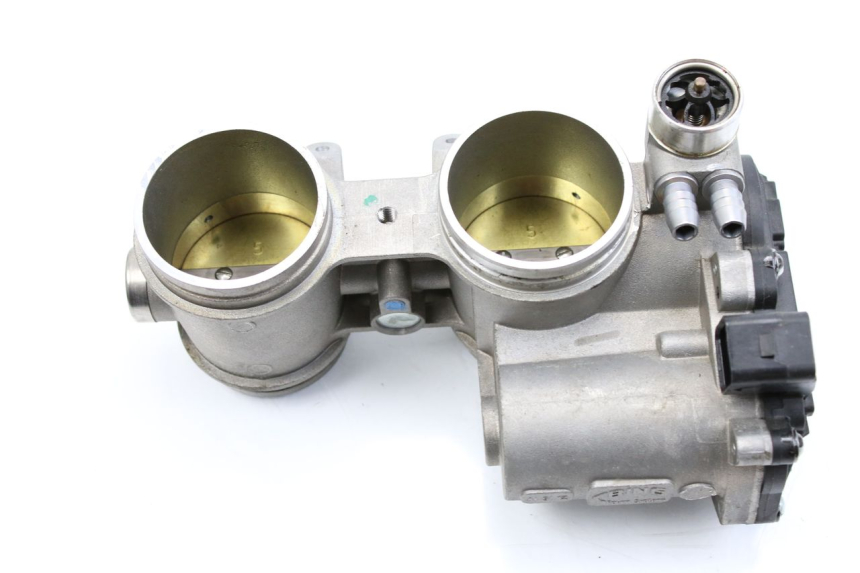 photo de INJECTION THROTTLE BODIES BMW F GS K81 850 (2018 - 2023) - Fixing points details