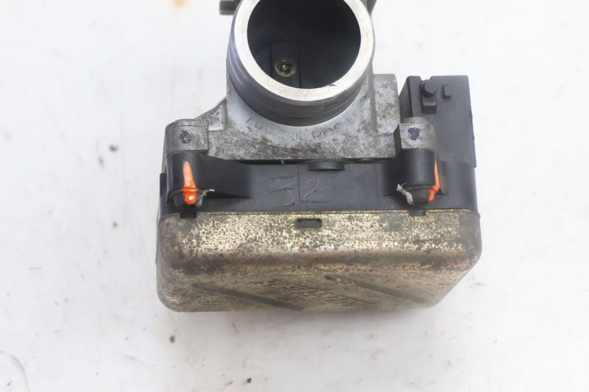 photo de INJECTION THROTTLE BODIES HONDA FES PANTHEON 125 (2003 - 2007) - Additional view of the item