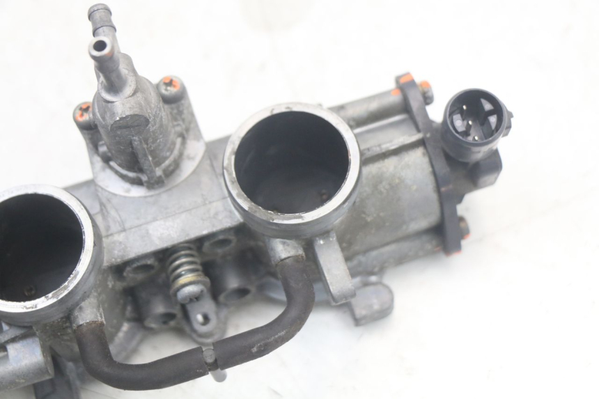 photo de INJECTION THROTTLE BODIES HONDA FJS SILVERWING SILVER WING 600 (2001 - 2010) - Fixing points details