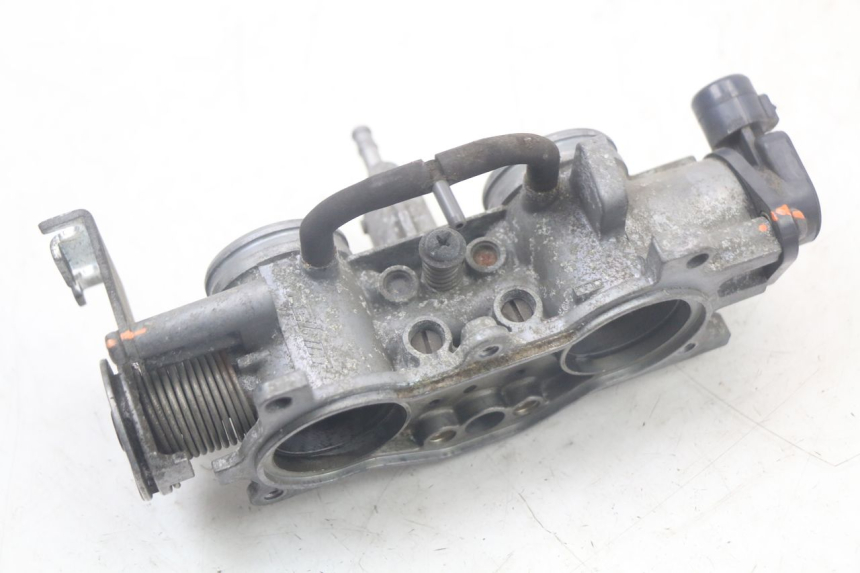 photo de INJECTION THROTTLE BODIES HONDA FJS SILVERWING SILVER WING 600 (2001 - 2010) - Surface and material condition