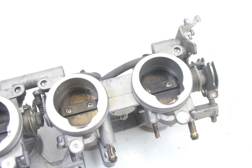 photo de INJECTION THROTTLE BODIES YAMAHA FZ6 FAZER S2 600 (2007 - 2011) - Zoom on usage condition