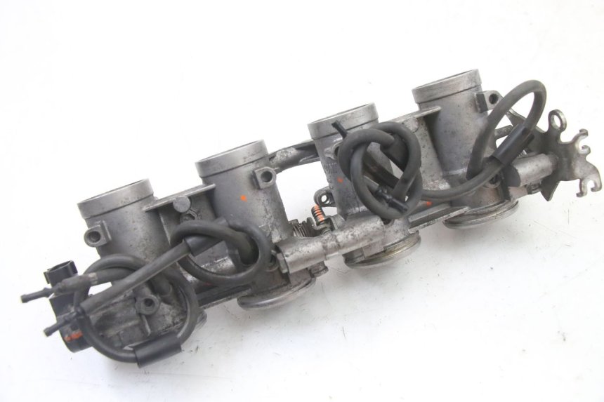 photo de INJECTION THROTTLE BODIES YAMAHA FZ6 FAZER S2 600 (2007 - 2011) - Fixing points details