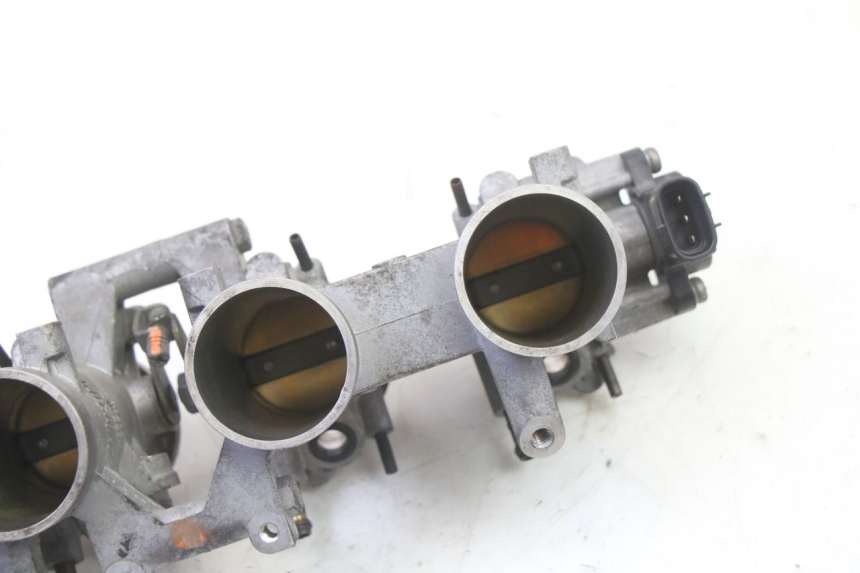 photo de INJECTION THROTTLE BODIES YAMAHA FZ6 FAZER S2 600 (2007 - 2011) - Zoom on usage condition