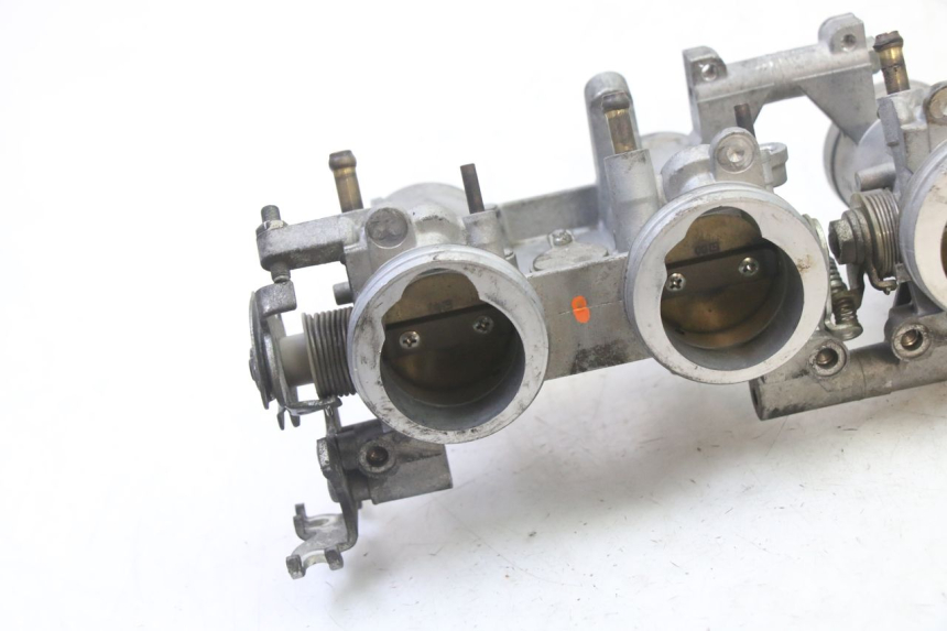photo de INJECTION THROTTLE BODIES YAMAHA FZ6 FAZER S2 600 (2007 - 2011) - Fixing points details