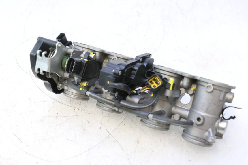 photo de INJECTION THROTTLE BODIES YAMAHA FZ8 800 (2010 - 2016) - Distinctive features