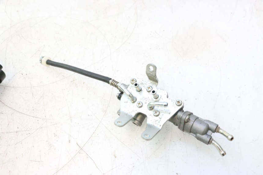 photo de INJECTION THROTTLE BODIES YAMAHA FZ8 800 (2010 - 2016) - Detailed visual inspection