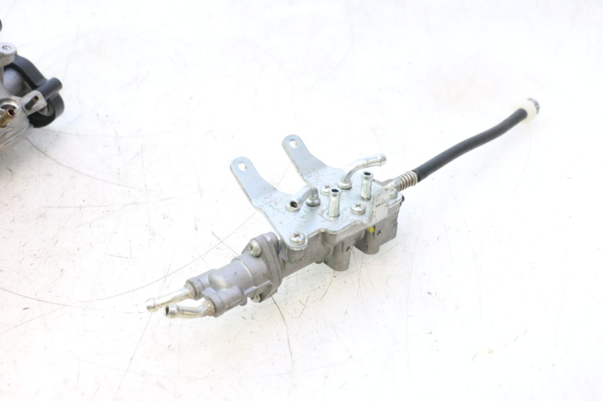 photo de INJECTION THROTTLE BODIES YAMAHA FZ8 800 (2010 - 2016) - Focus on structure
