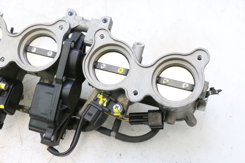 photo de INJECTION THROTTLE BODIES YAMAHA FZ8 800 (2010 - 2016) - Zoom on usage condition