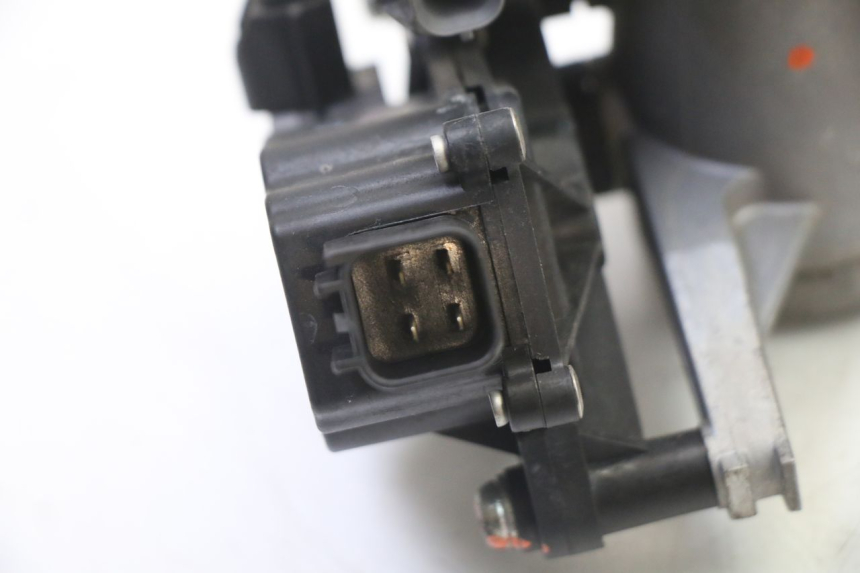 photo de INJECTION THROTTLE BODIES SUZUKI GSR 750 (2011 - 2017) - Technical close-up