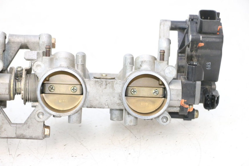 photo de INJECTION THROTTLE BODIES SUZUKI GSR 600 (2005 - 2012) - High-resolution close-up